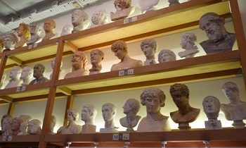 L’Atelier de moulage du Louvre et des musées de France.