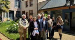 Dans le jardin de la maison de tante Léonie.