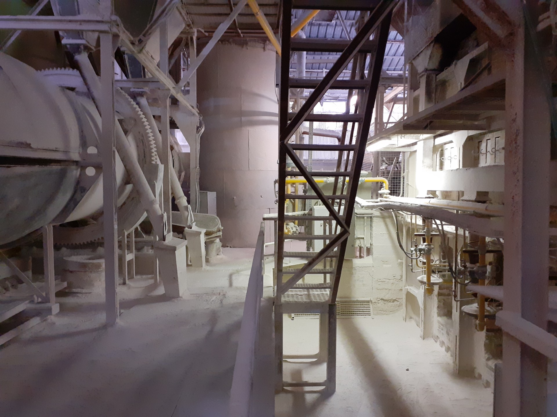 Une partie des installations de transformation du gypse en plâtre (photo DR)